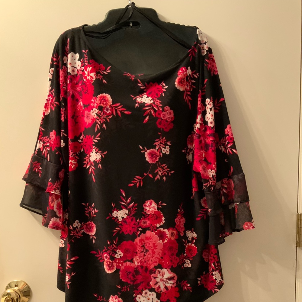 Top, Black and Red, 3/4 Slv, comfortable